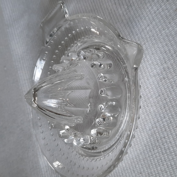 Vintage Pressed Glass Citrus Juicer with handle and spout - Picture 2 of 6